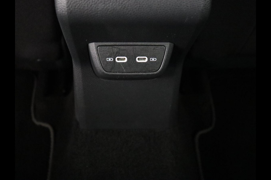 Volkswagen Taigo 1.0 TSI Life Business | Stoelverwarming | Trekhaak | Camera | Adaptive cruise | Navigatie | 17'' | Virtual Cockpit | Climate control | Bluetooth | Full LED | Parkeerhulp