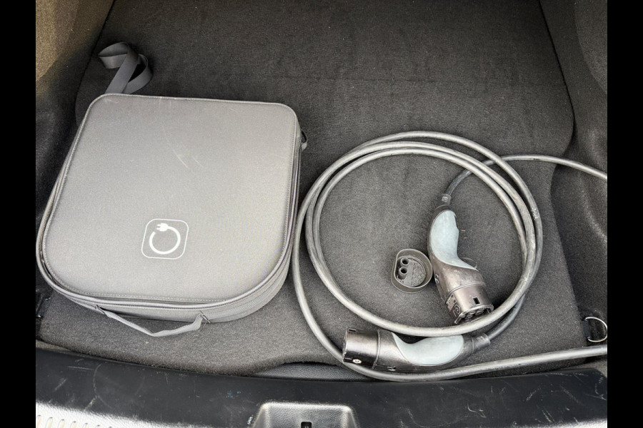 Mercedes-Benz CLA-Klasse 250 e AMG Line / Panodak / Sfeer