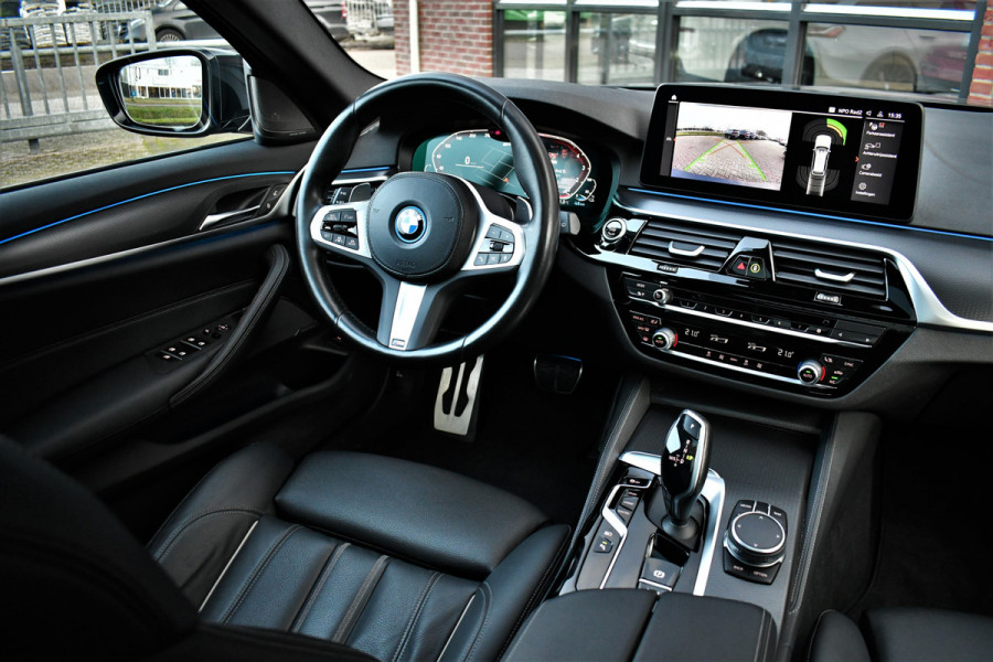 BMW 5 Serie Touring 530e xDrive M-Sport Pano ACC H/K HUD 19inch