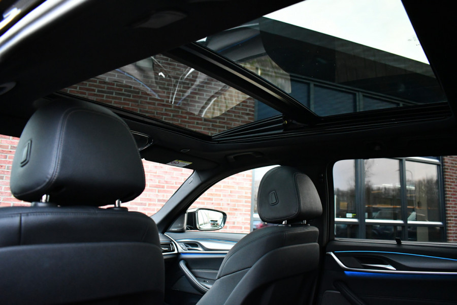 BMW 5 Serie Touring 530e xDrive M-Sport Pano ACC H/K HUD 19inch
