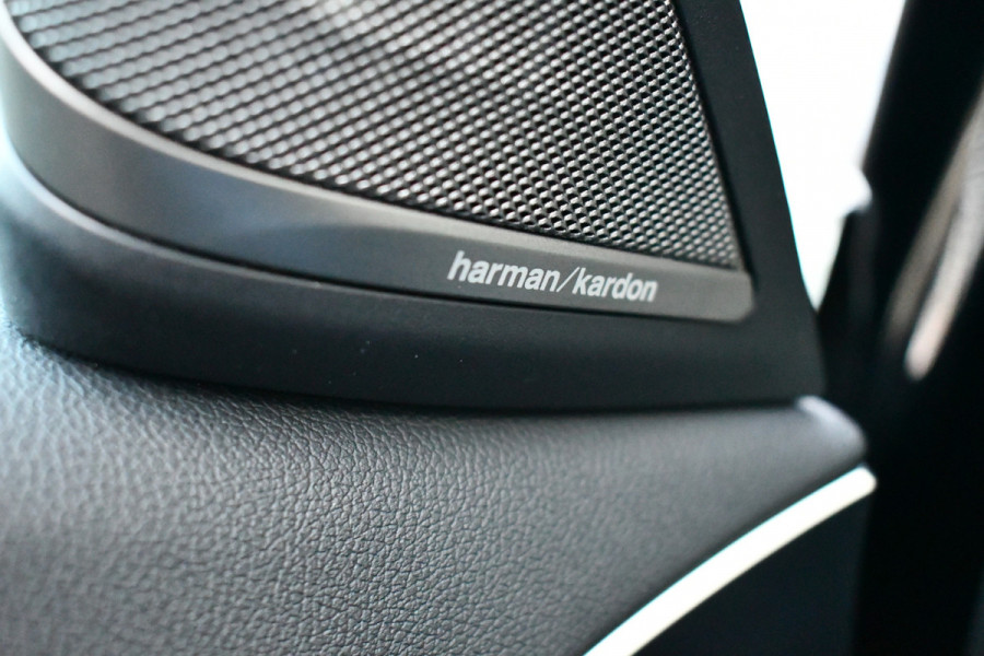 BMW 5 Serie Touring 530e xDrive M-Sport Pano ACC H/K HUD 19inch