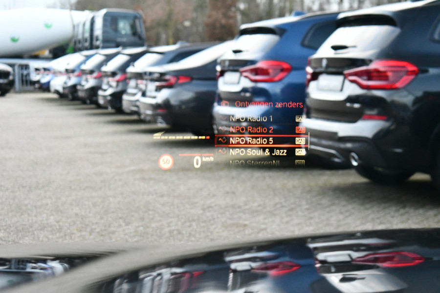 BMW 5 Serie Touring 530e xDrive M-Sport Pano ACC H/K HUD 19inch