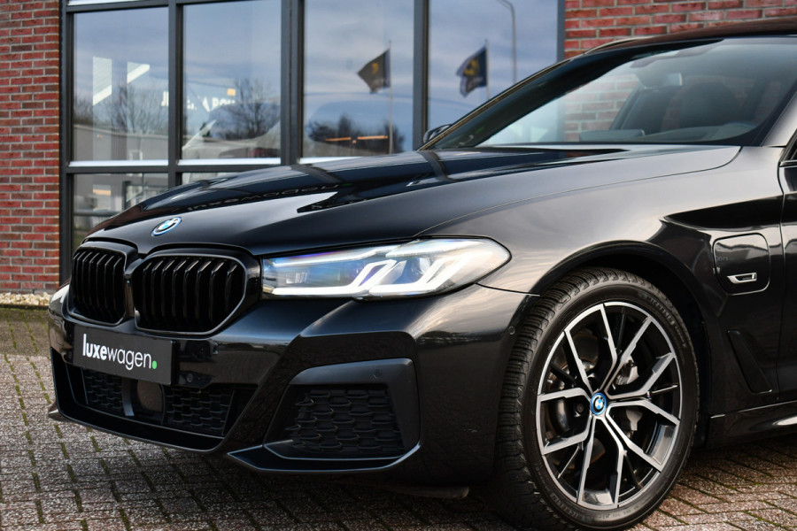 BMW 5 Serie Touring 530e xDrive M-Sport Pano ACC H/K HUD 19inch