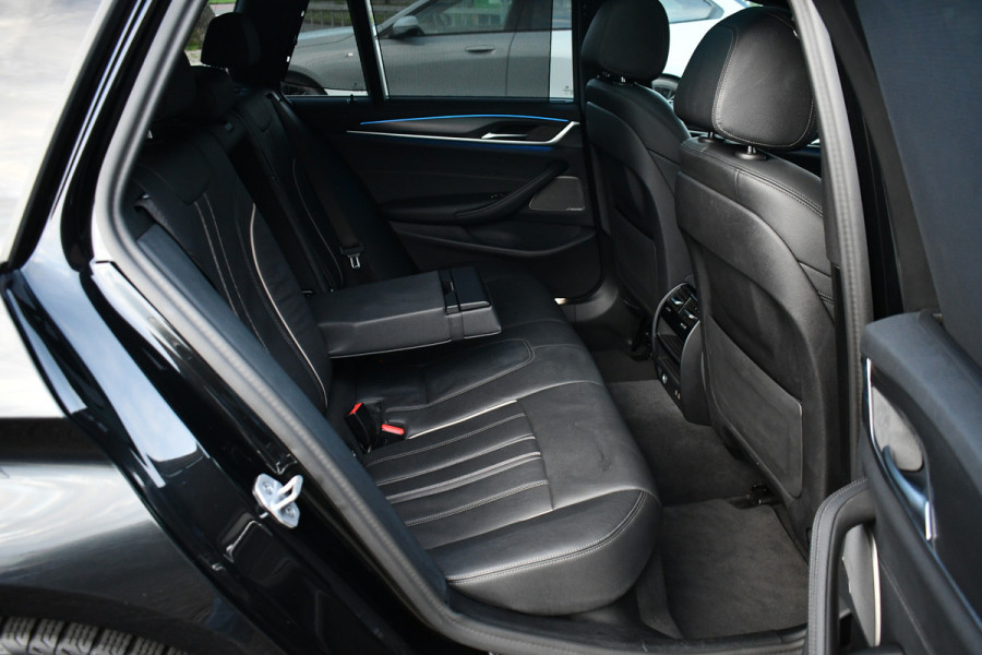 BMW 5 Serie Touring 530e xDrive M-Sport Pano ACC H/K HUD 19inch