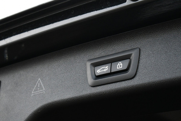 BMW 5 Serie Touring 530e xDrive M-Sport Pano ACC H/K HUD 19inch