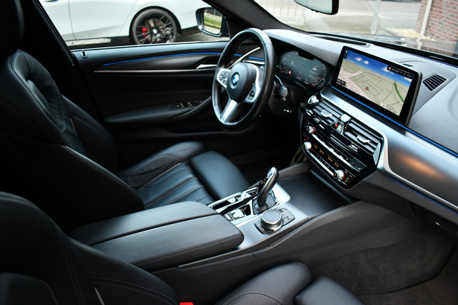 BMW 5 Serie Touring 530e xDrive M-Sport Pano ACC H/K HUD 19inch