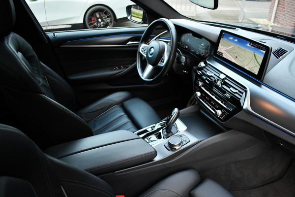 BMW 5 Serie Touring 530e xDrive M-Sport Pano ACC H/K HUD 19inch