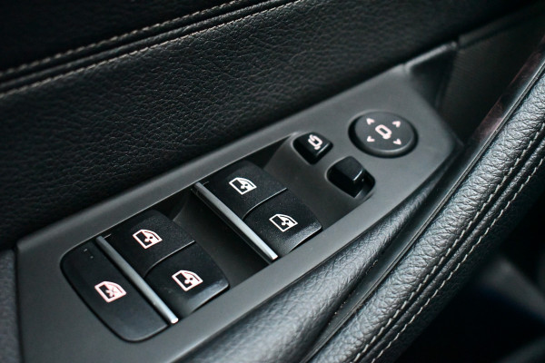 BMW 5 Serie Touring 530e xDrive M-Sport Pano ACC H/K HUD 19inch