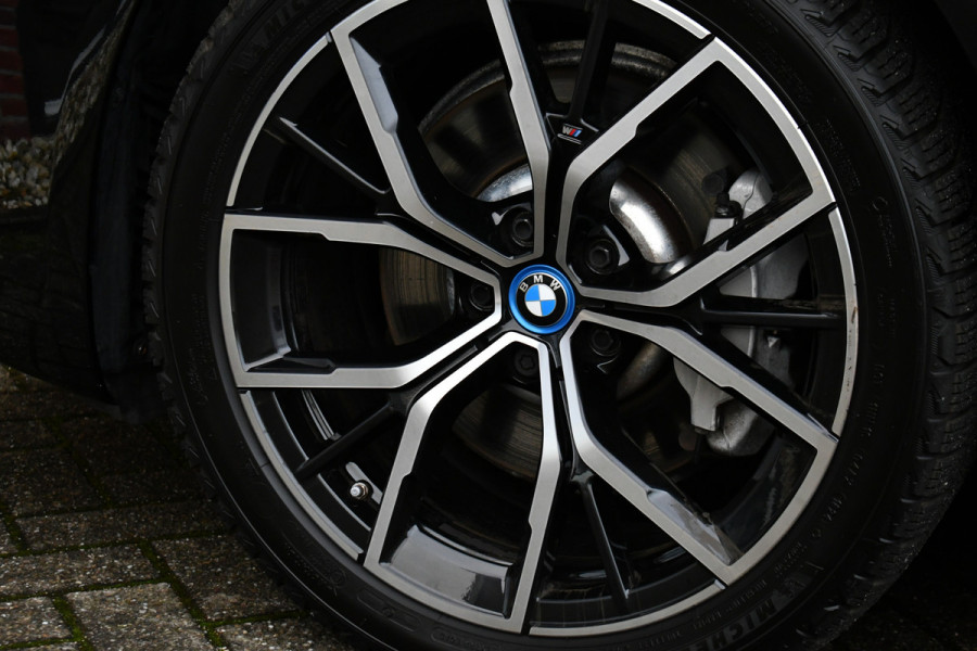 BMW 5 Serie Touring 530e xDrive M-Sport Pano ACC H/K HUD 19inch