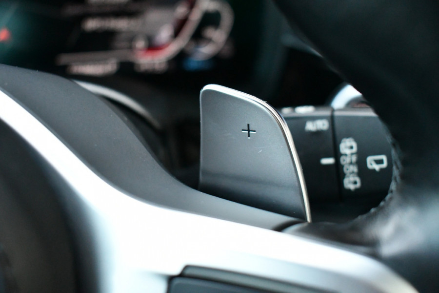 BMW 5 Serie Touring 530e xDrive M-Sport Pano ACC H/K HUD 19inch