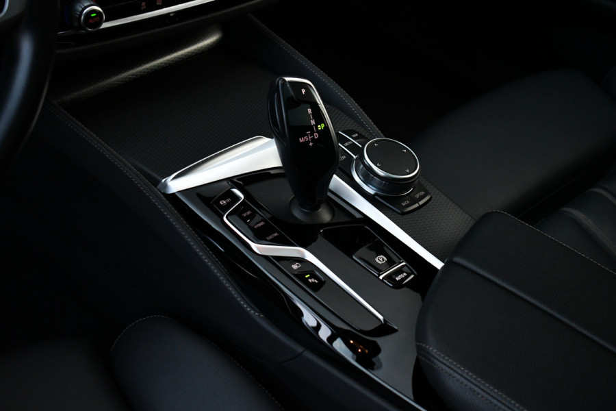 BMW 5 Serie Touring 530e xDrive M-Sport Pano ACC H/K HUD 19inch