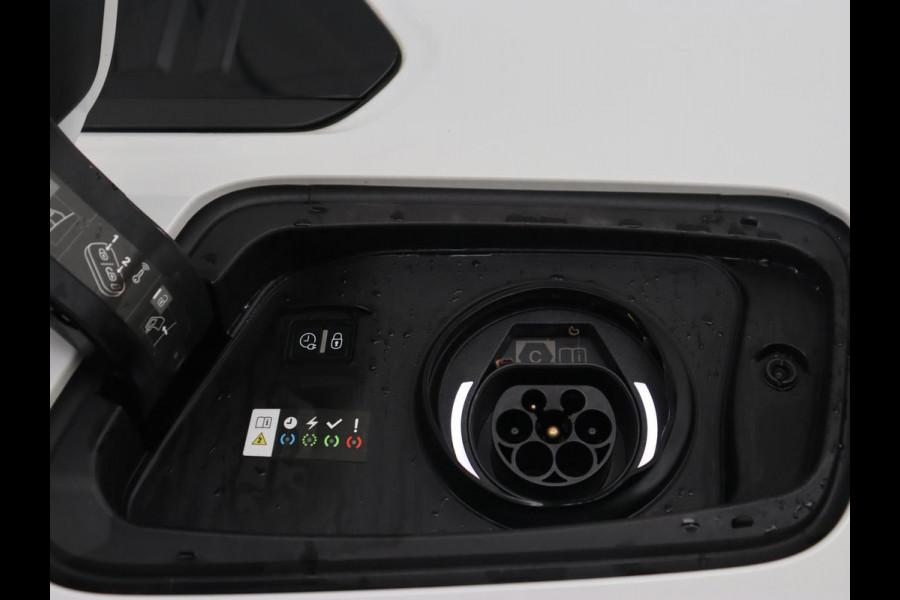 Opel Astra 1.6 Hybrid Edition | Trekhaak | Adaptive cruise | Carplay | Full LED | Parkeerhulp | Digital Cockpit | DAB | Keyless start