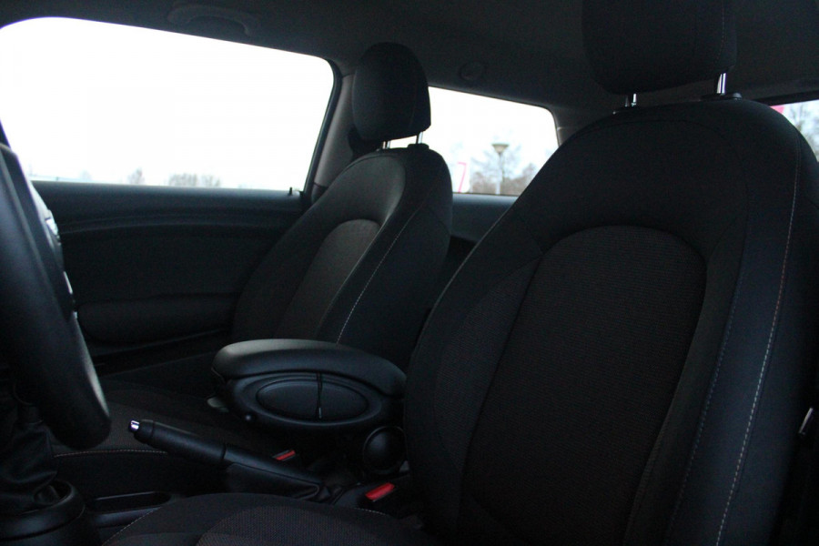 MINI One 1.2 102PK ONE SALT BUSINESS | STOEL VERWARMING | 17" LICHTMETALEN VELGEN JOHN COOPER WORKS | AIRCO | LAGE KM STAND! | PARKEERSENSOREN ACHTER |