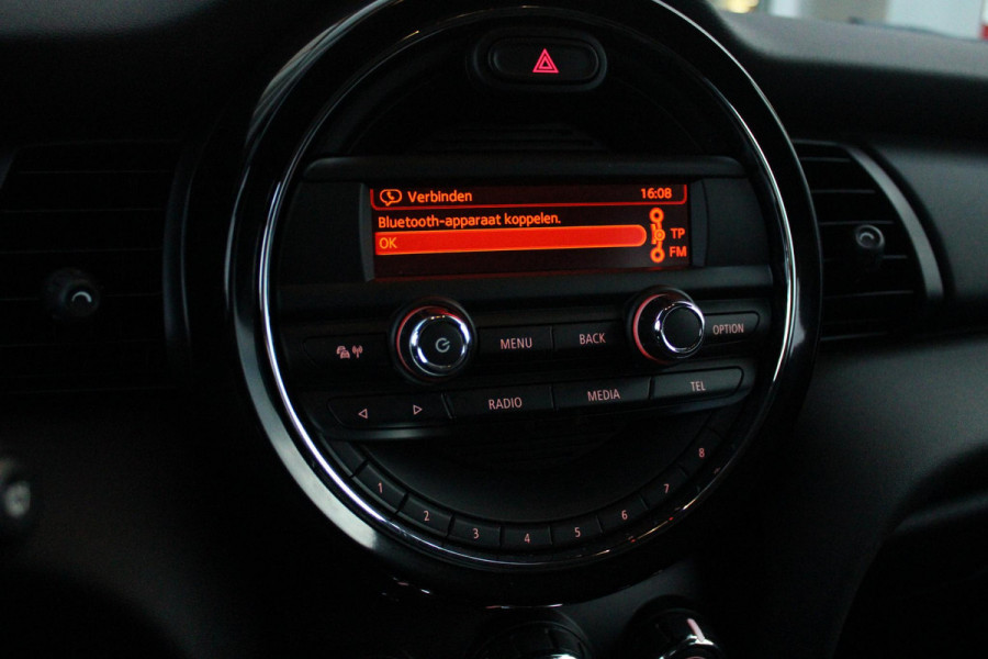 MINI One 1.2 102PK ONE SALT BUSINESS | STOEL VERWARMING | 17" LICHTMETALEN VELGEN JOHN COOPER WORKS | AIRCO | LAGE KM STAND! | PARKEERSENSOREN ACHTER |