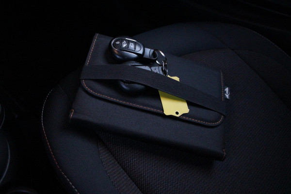 MINI One 1.2 102PK ONE SALT BUSINESS | STOEL VERWARMING | 17" LICHTMETALEN VELGEN JOHN COOPER WORKS | AIRCO | LAGE KM STAND! | PARKEERSENSOREN ACHTER |