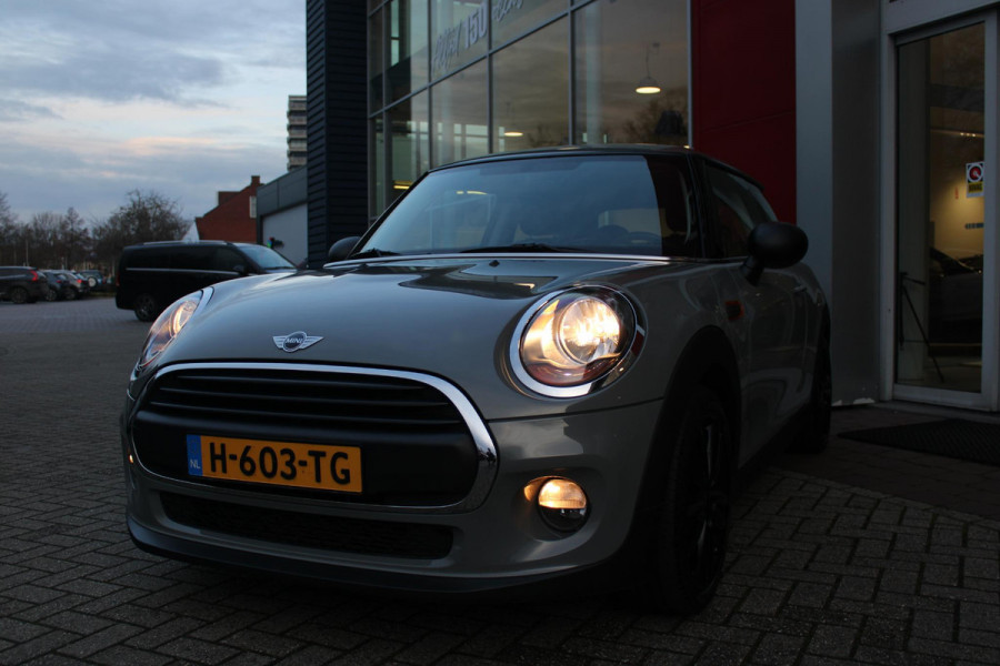 MINI One 1.2 102PK ONE SALT BUSINESS | STOEL VERWARMING | 17" LICHTMETALEN VELGEN JOHN COOPER WORKS | AIRCO | LAGE KM STAND! | PARKEERSENSOREN ACHTER |