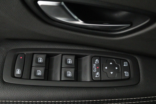 Renault Grand Scénic 1.3 TCe Equilibre 7p. Automaat (NAVIGATIE, TREKHAAK, NAVIGATIE, PARKEERSENSOREN)