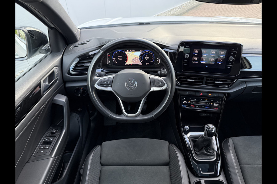 Volkswagen T-Roc 1.0 TSI 110pk Style Black Pack | Pano dak