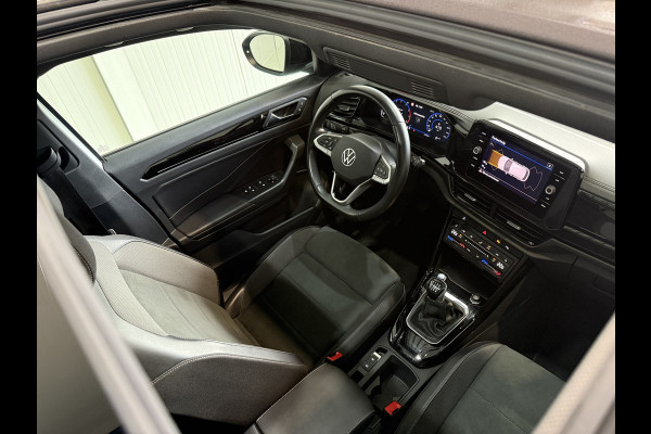 Volkswagen T-Roc 1.0 TSI 110pk Style Black Pack | Pano dak