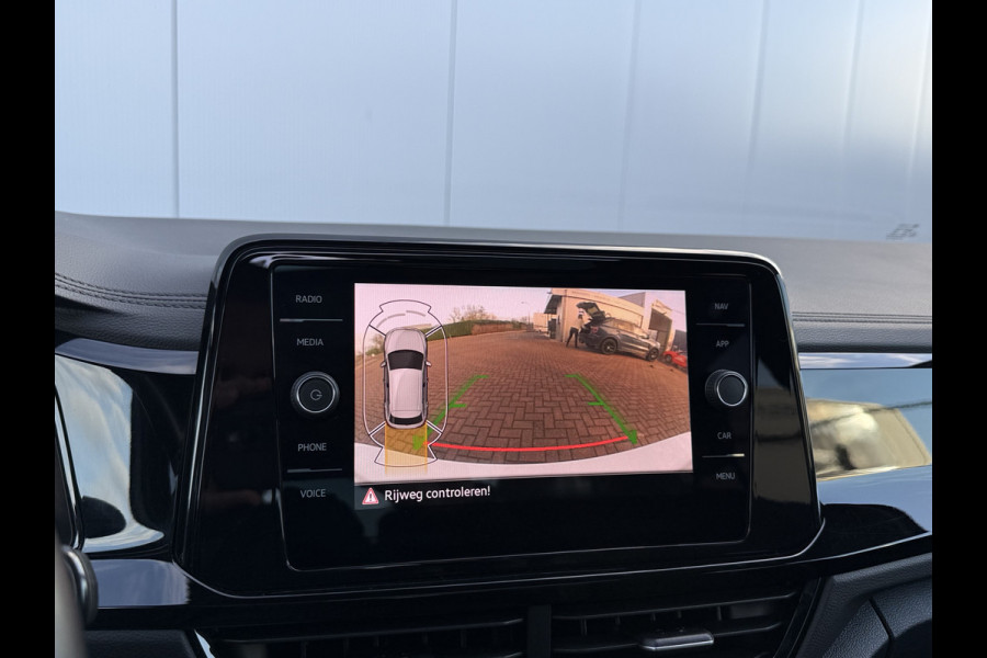 Volkswagen T-Roc 1.0 TSI 110pk Style Black Pack | Pano dak