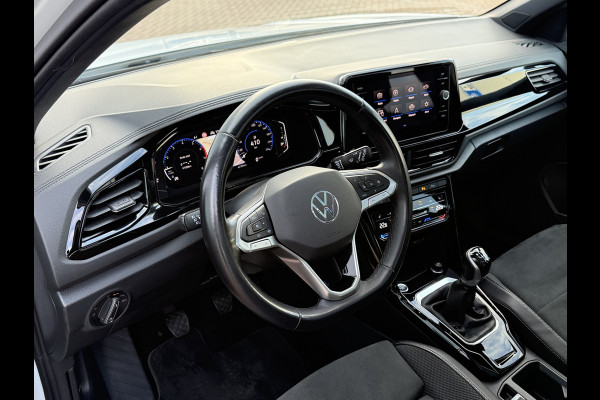 Volkswagen T-Roc 1.0 TSI 110pk Style Black Pack | Pano dak