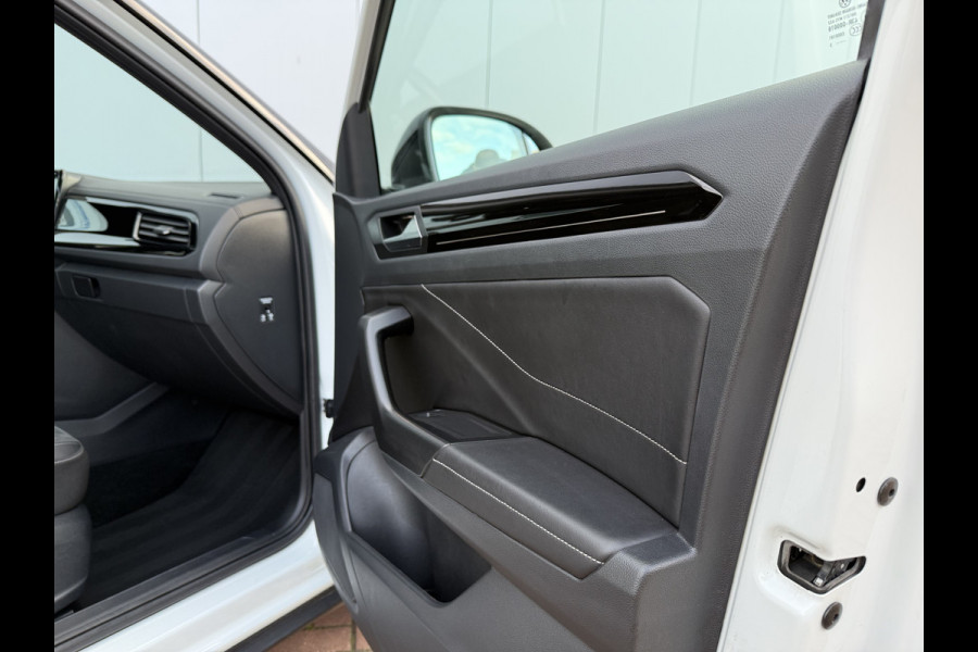 Volkswagen T-Roc 1.0 TSI 110pk Style Black Pack | Pano dak