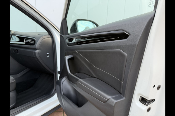 Volkswagen T-Roc 1.0 TSI 110pk Style Black Pack | Pano dak