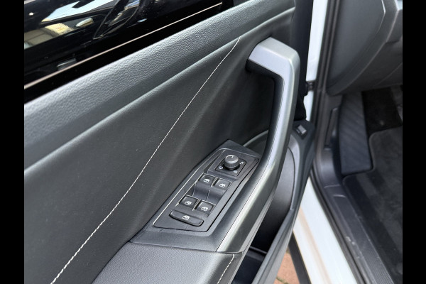 Volkswagen T-Roc 1.0 TSI 110pk Style Black Pack | Pano dak