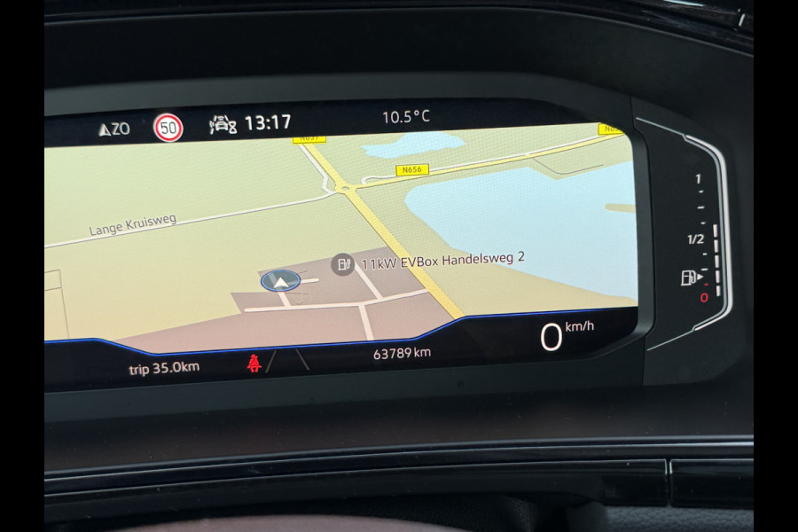 Volkswagen T-Roc 1.0 TSI 110pk Style Black Pack | Pano dak