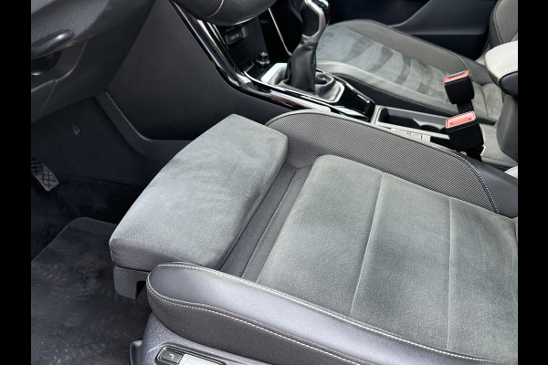 Volkswagen T-Roc 1.0 TSI 110pk Style Black Pack | Pano dak