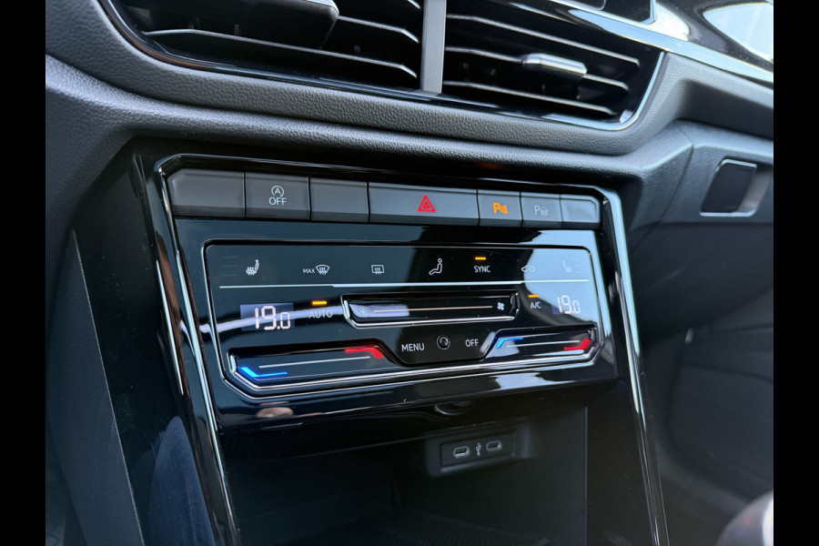 Volkswagen T-Roc 1.0 TSI 110pk Style Black Pack | Pano dak