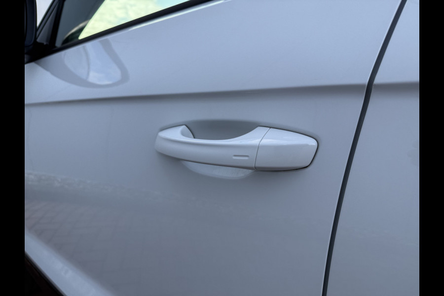 Volkswagen T-Roc 1.0 TSI 110pk Style Black Pack | Pano dak