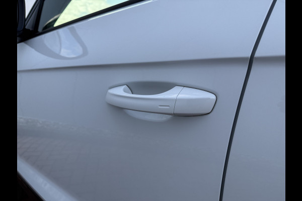 Volkswagen T-Roc 1.0 TSI 110pk Style Black Pack | Pano dak