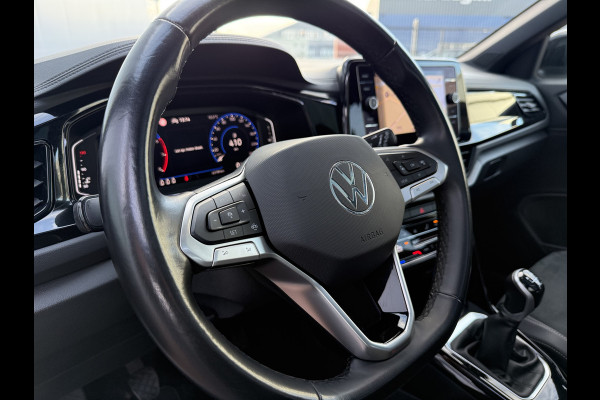 Volkswagen T-Roc 1.0 TSI 110pk Style Black Pack | Pano dak