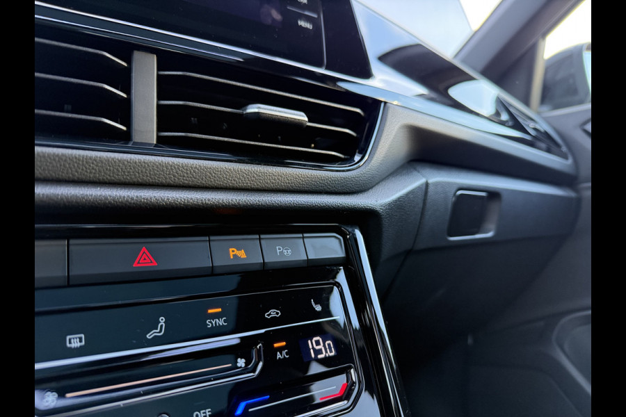 Volkswagen T-Roc 1.0 TSI 110pk Style Black Pack | Pano dak