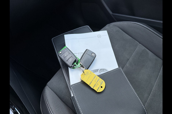 Volkswagen T-Roc 1.0 TSI 110pk Style Black Pack | Pano dak