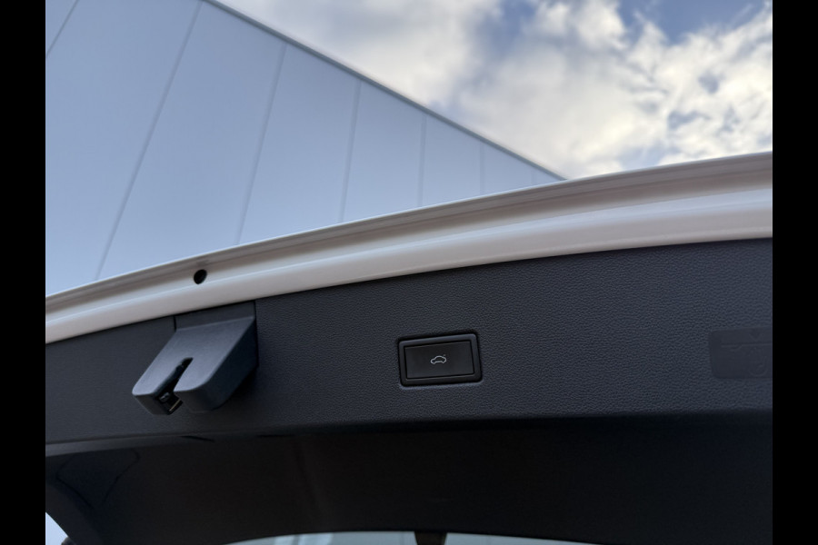 Volkswagen T-Roc 1.0 TSI 110pk Style Black Pack | Pano dak