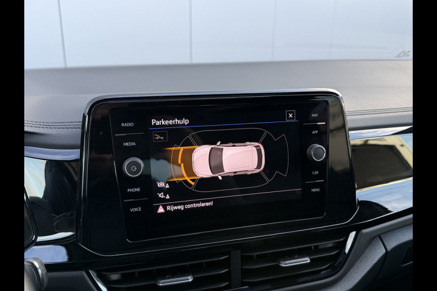 Volkswagen T-Roc 1.0 TSI 110pk Style Black Pack | Pano dak