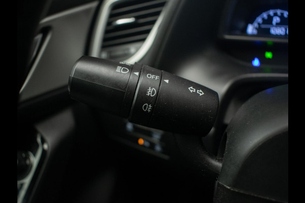 Mazda 3 2.0 SkyActiv-G 120 SkyLease+ Sport (NAVI,CLIMATE,CRUISE,PDC,STOEL/STUUR VERWARMING,GETINT,XENON,SPORTSTOELEN,LM VELGEN)