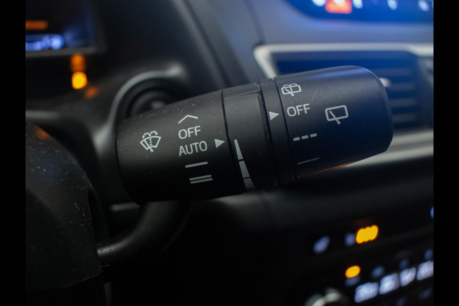 Mazda 3 2.0 SkyActiv-G 120 SkyLease+ Sport (NAVI,CLIMATE,CRUISE,PDC,STOEL/STUUR VERWARMING,GETINT,XENON,SPORTSTOELEN,LM VELGEN)