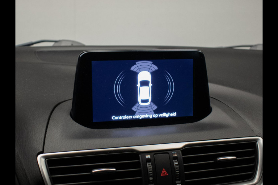 Mazda 3 2.0 SkyActiv-G 120 SkyLease+ Sport (NAVI,CLIMATE,CRUISE,PDC,STOEL/STUUR VERWARMING,GETINT,XENON,SPORTSTOELEN,LM VELGEN)