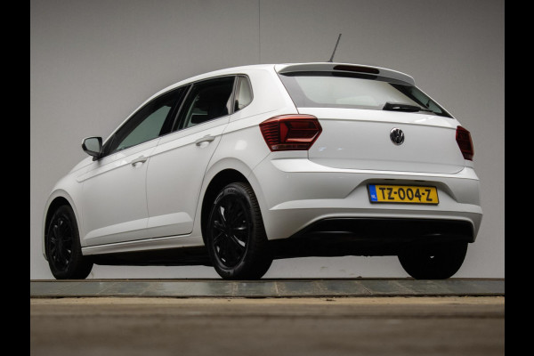Volkswagen Polo 1.6 TDI Sport (APPLE CARPLAY,NAVI,ADAPTIVE CRUISE,DAB,ELEKTRISCH PAKKET,SPORTSTOELEN,NETTE STAAT)