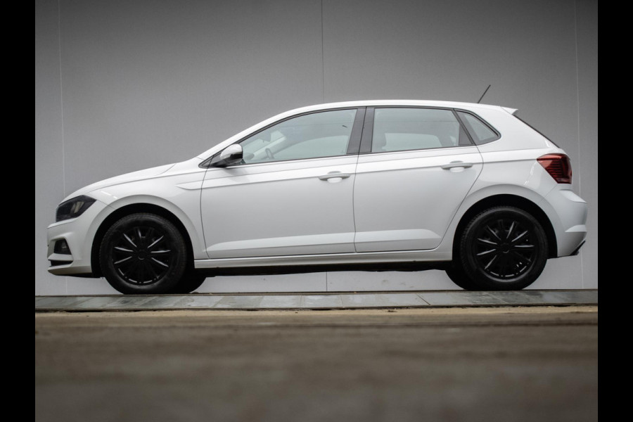Volkswagen Polo 1.6 TDI Sport (APPLE CARPLAY,NAVI,ADAPTIVE CRUISE,DAB,ELEKTRISCH PAKKET,SPORTSTOELEN,NETTE STAAT)