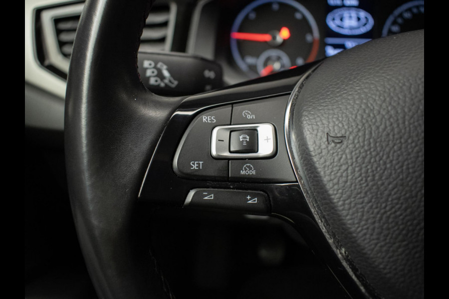 Volkswagen Polo 1.6 TDI Sport (APPLE CARPLAY,NAVI,ADAPTIVE CRUISE,DAB,ELEKTRISCH PAKKET,SPORTSTOELEN,NETTE STAAT)