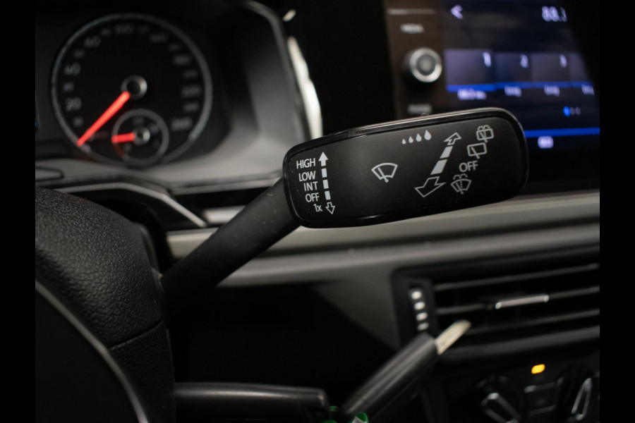 Volkswagen Polo 1.6 TDI Sport (APPLE CARPLAY,NAVI,ADAPTIVE CRUISE,DAB,ELEKTRISCH PAKKET,SPORTSTOELEN,NETTE STAAT)