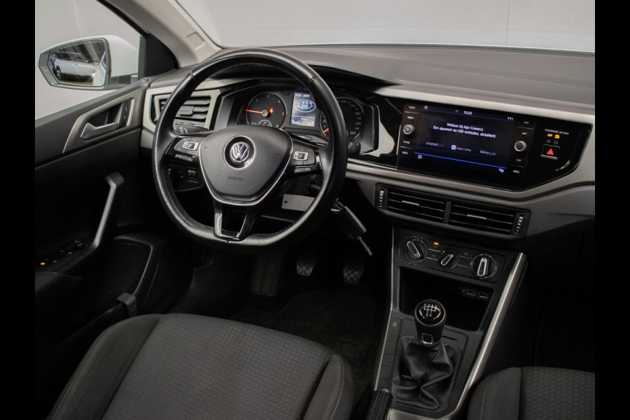 Volkswagen Polo 1.6 TDI Sport (APPLE CARPLAY,NAVI,ADAPTIVE CRUISE,DAB,ELEKTRISCH PAKKET,SPORTSTOELEN,NETTE STAAT)