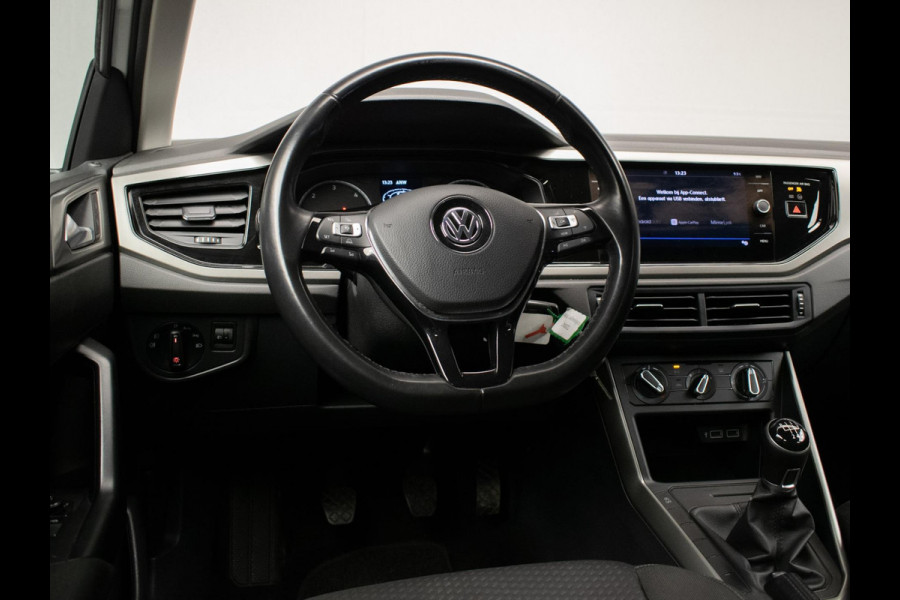 Volkswagen Polo 1.6 TDI Sport (APPLE CARPLAY,NAVI,ADAPTIVE CRUISE,DAB,ELEKTRISCH PAKKET,SPORTSTOELEN,NETTE STAAT)