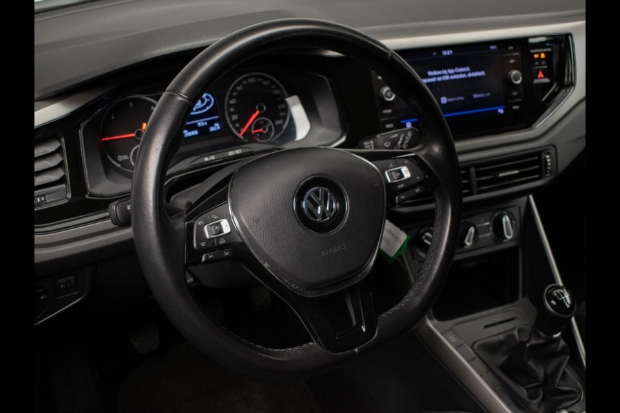 Volkswagen Polo 1.6 TDI Sport (APPLE CARPLAY,NAVI,ADAPTIVE CRUISE,DAB,ELEKTRISCH PAKKET,SPORTSTOELEN,NETTE STAAT)
