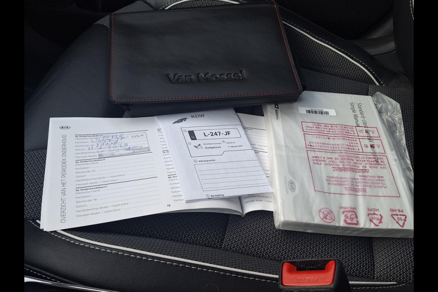 Kia e-Niro DynamicPlusLine 64 kWh | Trekhaak | Schuifdak | LED | Navi | Adaptive CC | occasion