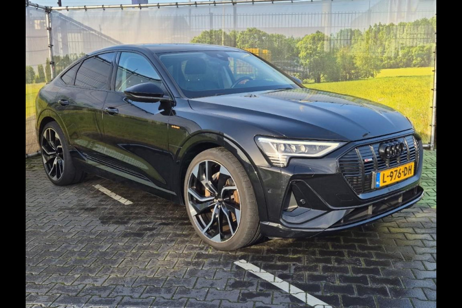 Audi e-tron Sportback 55 quattro edition 95 kWh | Trekhaak | Camera | 23 Inch |